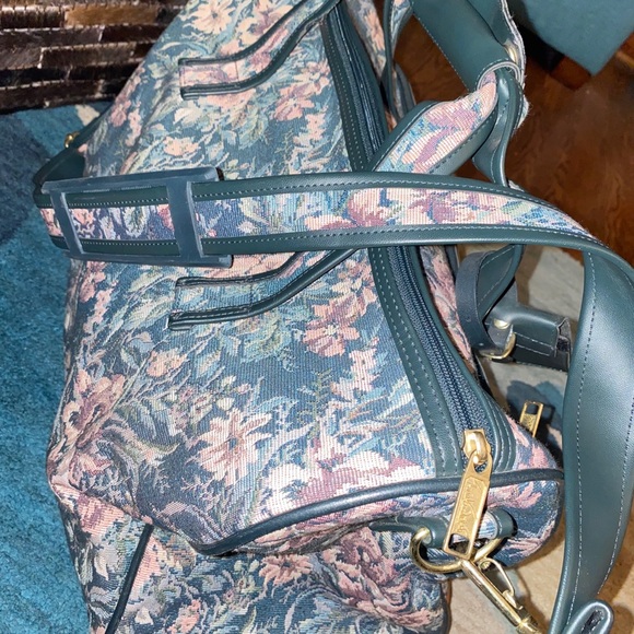Gloria Vanderbilt Bags Gloria Vanderbilt Vintage Duffle Bag Poshmark